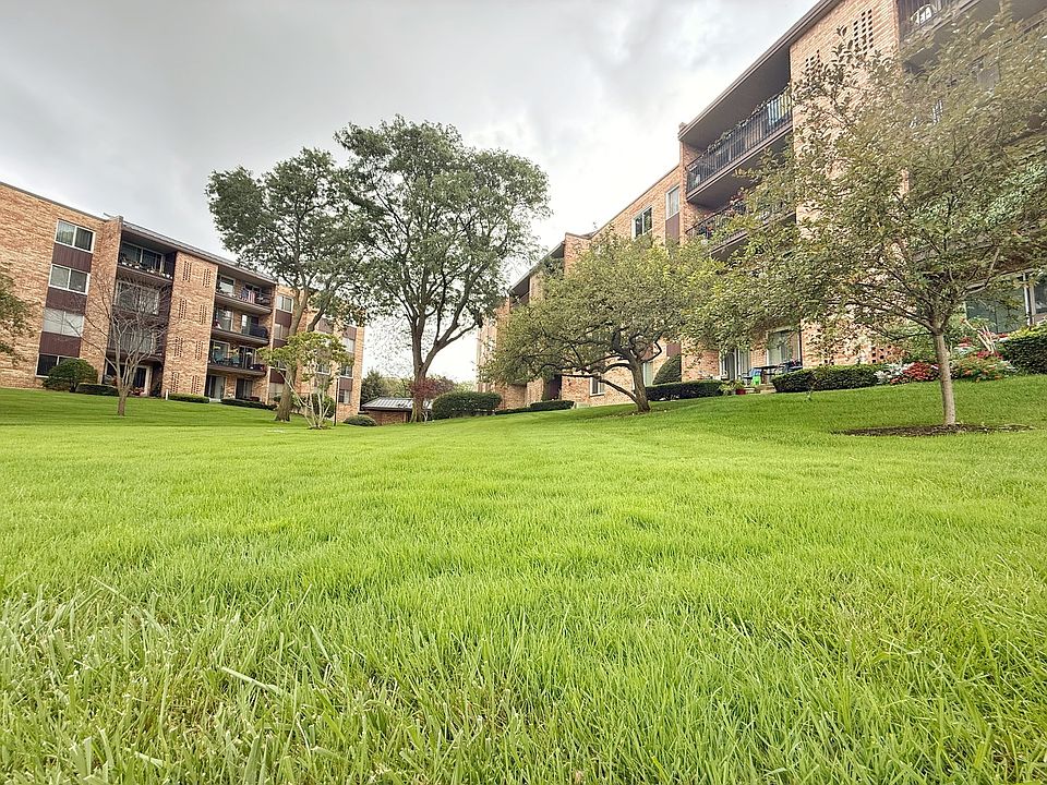 1st image of 502 W Huntington Commons Rd APT 438