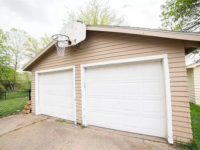 2761 Skeies Dr — Photo 2