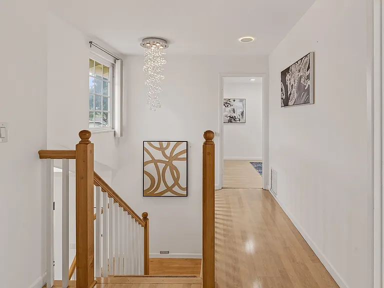 985 Summerfield Dr — Photo 5