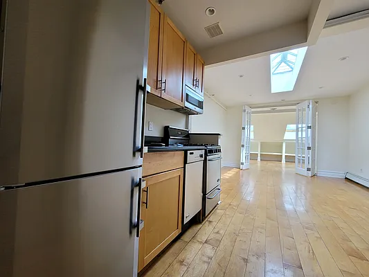 Rented by Julien Aractingi, LREB | media 15