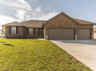 1657 N. Eagle Valley Ln., Nixa, MO 65714