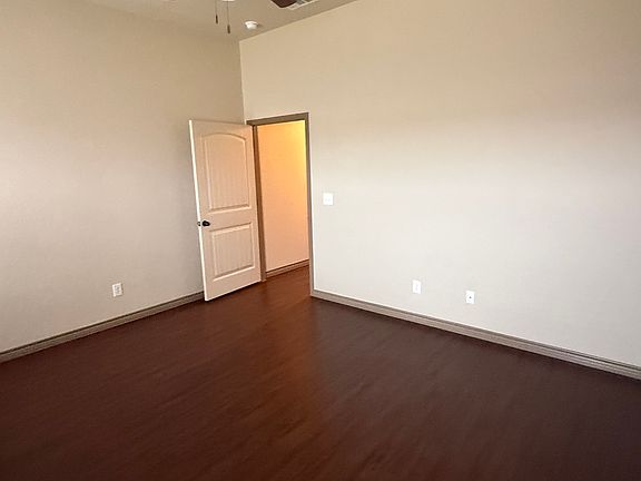 4th image of 608 Ridgeview Dr #A
