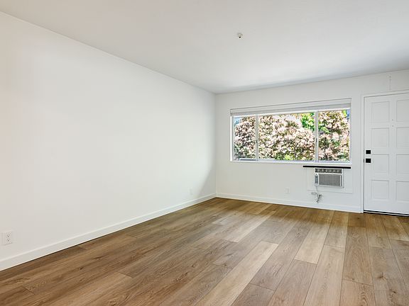 5th image of 426 North St #1-16