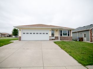 405 Graham Park Dr, Seward, NE 68434