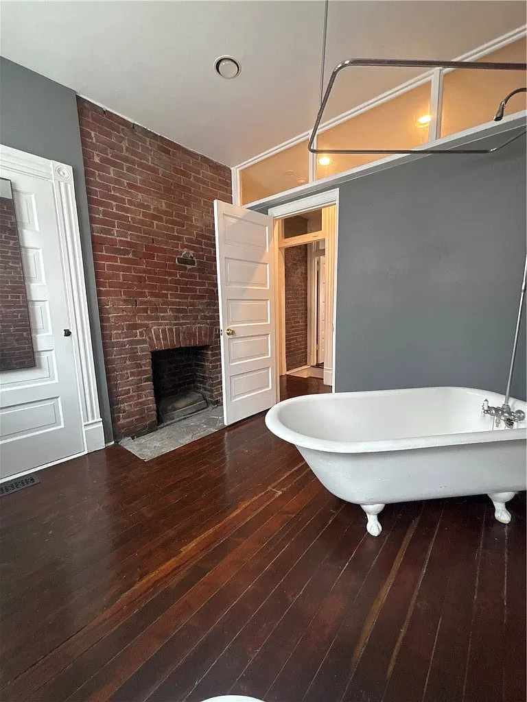 2 bed, 1.5 bath, 1901 sqft, $1,900 — Photo 2