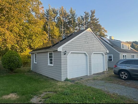5th image of 530 Pleasant St