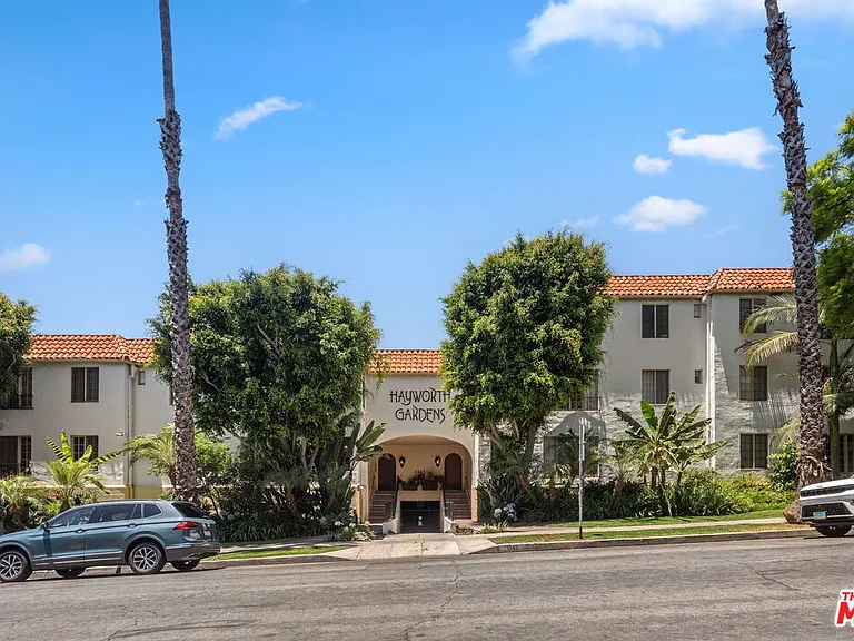 1345 N Hayworth Ave #2 — Photo 30