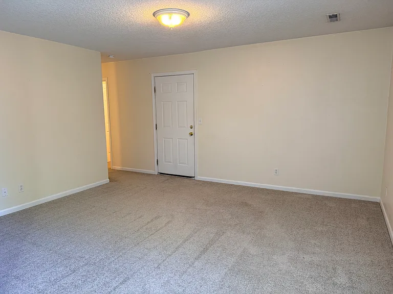 504 W Dodson St — Photo 9