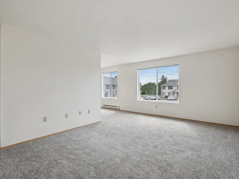 Stonehedge Court Apartments — Photo 25