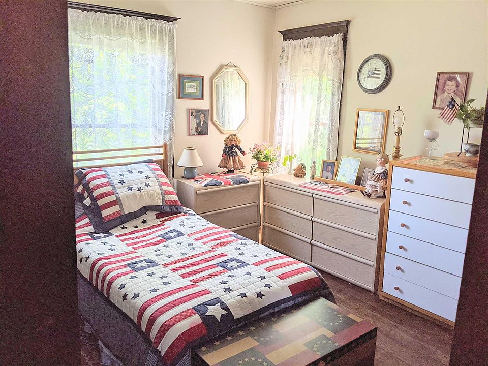 2nd image of 310 Pleasant St