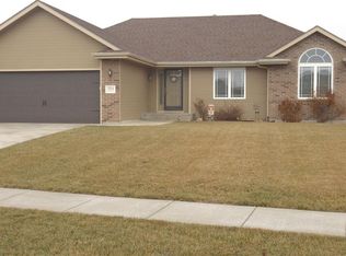 3334 SW Rolling Ct, Topeka, KS 66610