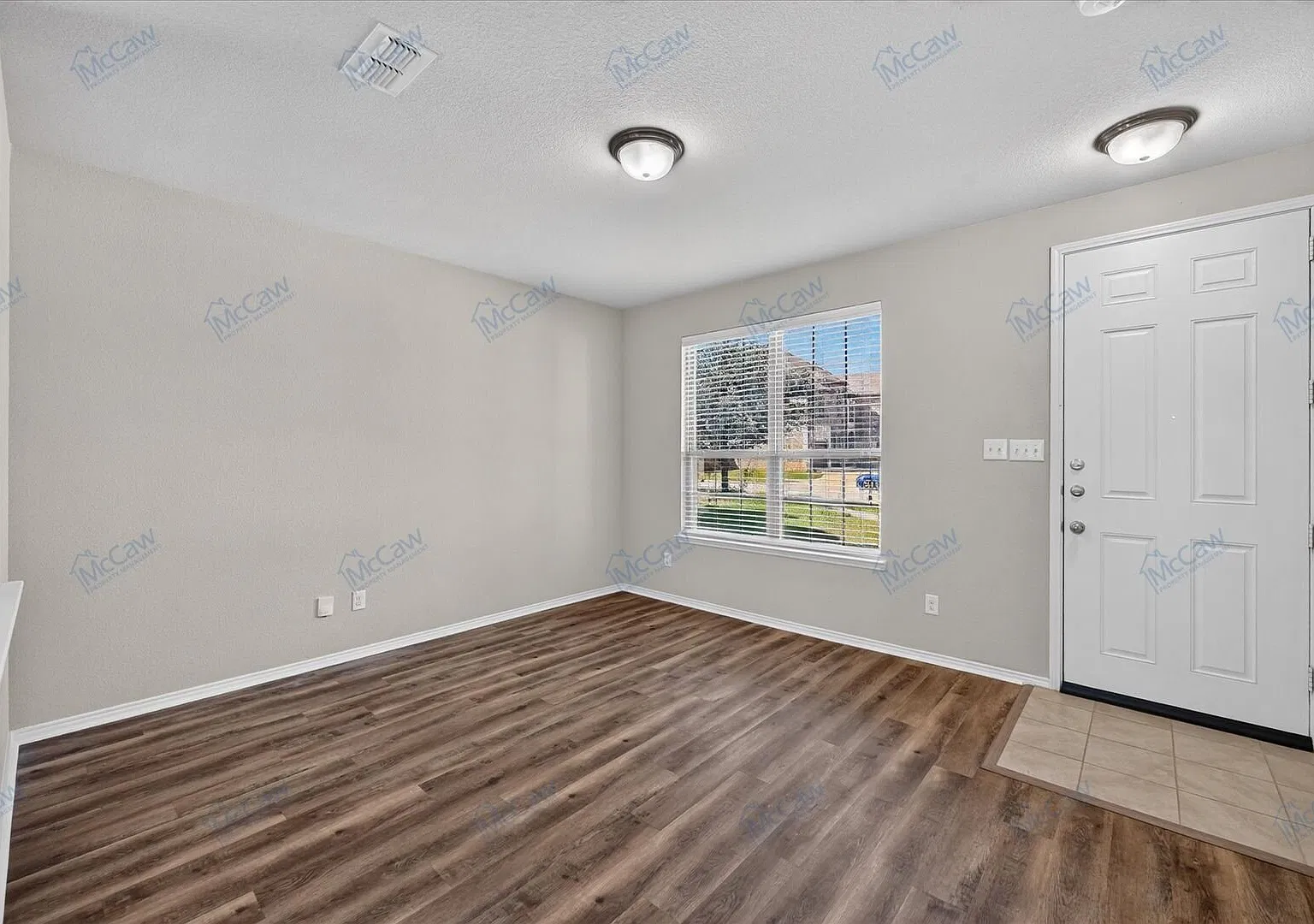Now Available! Beautiful Home In Crowley ISD. — Photo 2