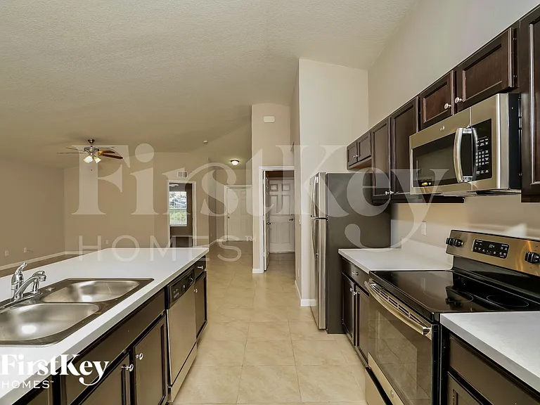 4285 SW Walker St — Photo 4