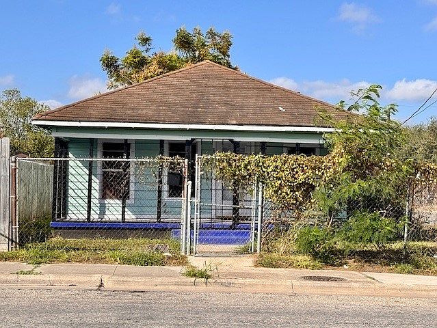1st image of 1001 S Alameda St