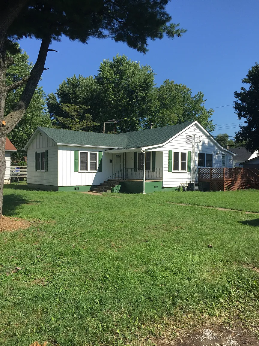 443 Chaudet Ave photo 1