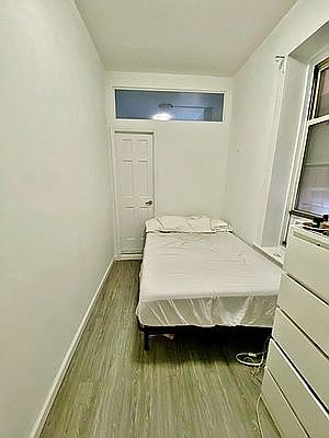 4th image of 322 E 11th St #2TWO