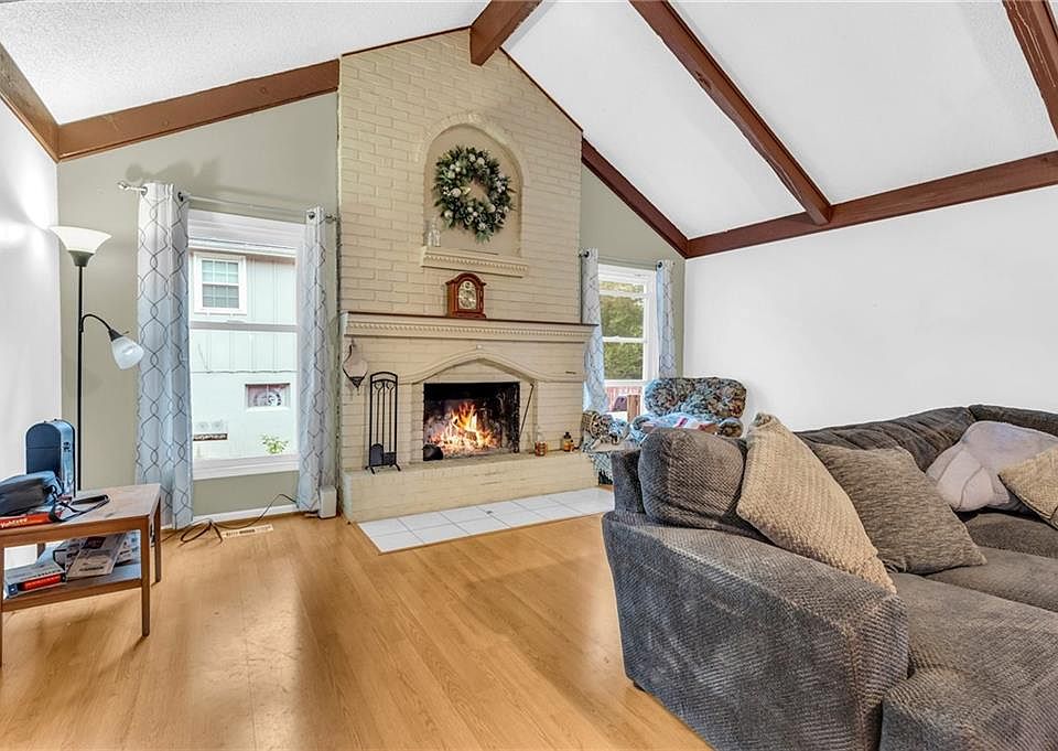 1st image of 2809 Trenchard Dr