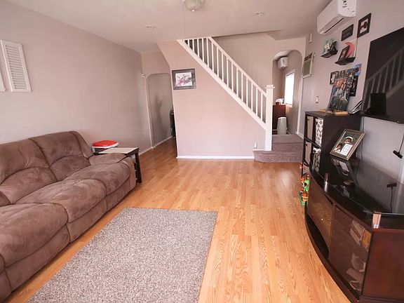 5th image of 2038 E 72nd St