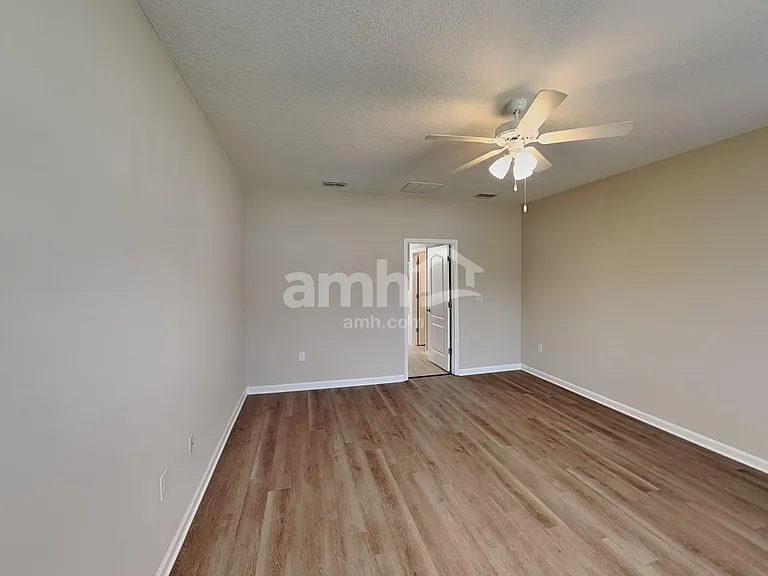 37 Trumpco Dr — Photo 12