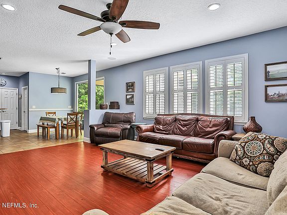 3rd image of 709 Spruce Pine Ln
