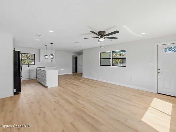 5th image of 133 Hickory St