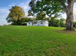 363 Offutt Spur Rd, Rocky Top, TN 37769