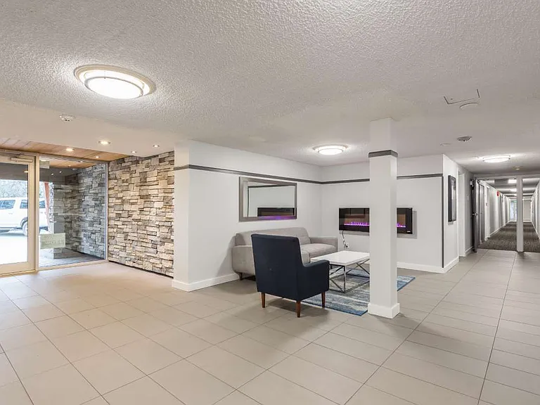 3220 Quadra St — Photo 4