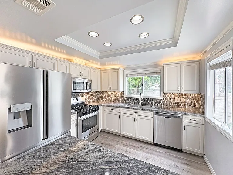 266 Oleander Dr — Photo 3