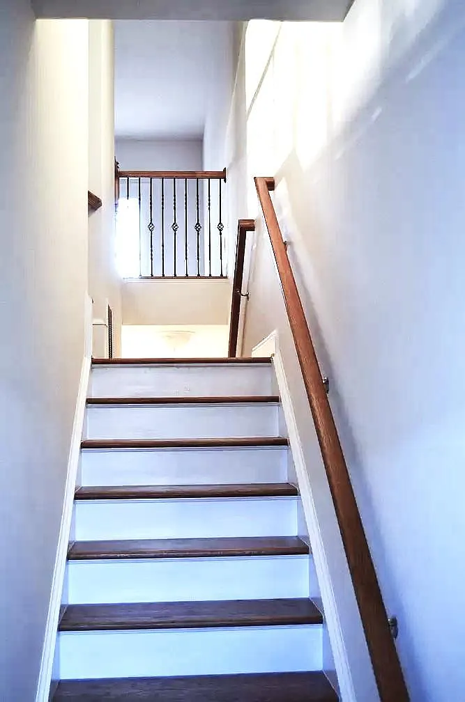 4 bed, 3.5 bath, 2428 sqft, $2,300 — Photo 2