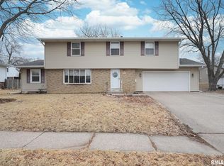 314 Westerfield Rd, Davenport, IA 52806