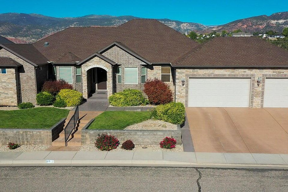 1st image of 252 S Ridgeview Loop