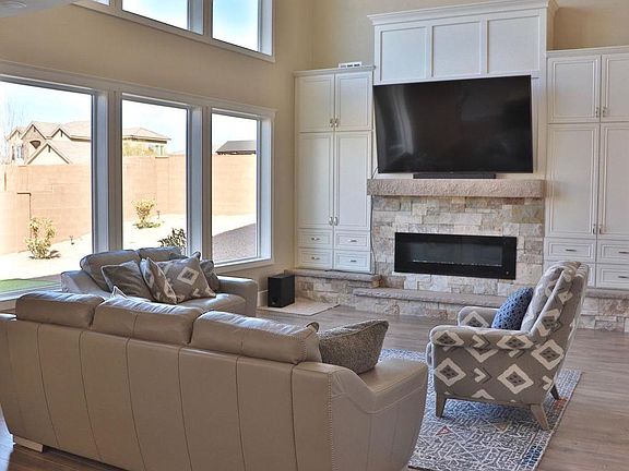 2nd image of 2823 E Auburn Dr