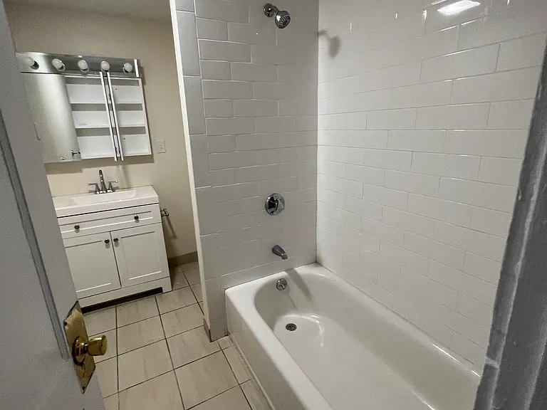 10 Barrows St #4 — Photo 13
