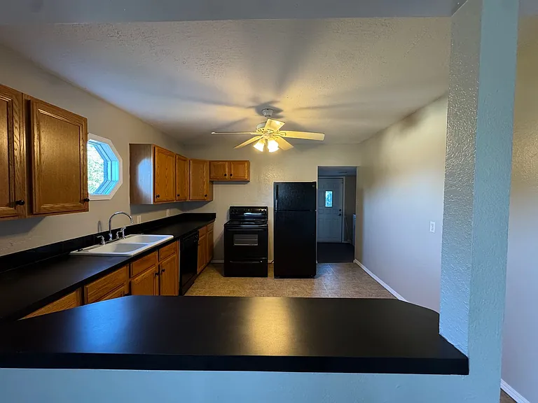 602 E Randolph Ave — Photo 4