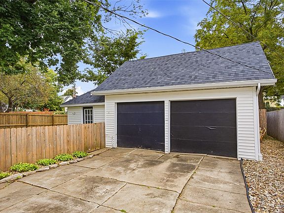 5th image of 2411 Bever Ave SE