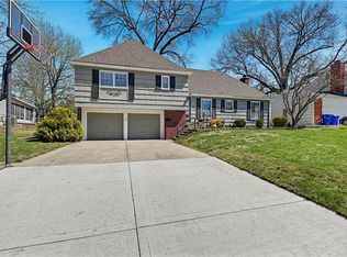 9207 Moody Park Dr, Overland Park, KS 66212