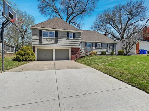 9207 Moody Park Dr, Overland Park, KS 66212