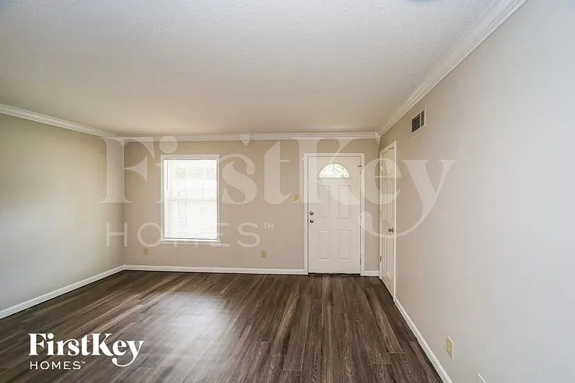 3 bed, 1.5 bath, 1225 sqft, $1,685 — Photo 3
