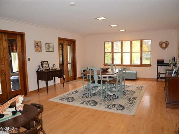 3rd image of 314 Orchard Ave