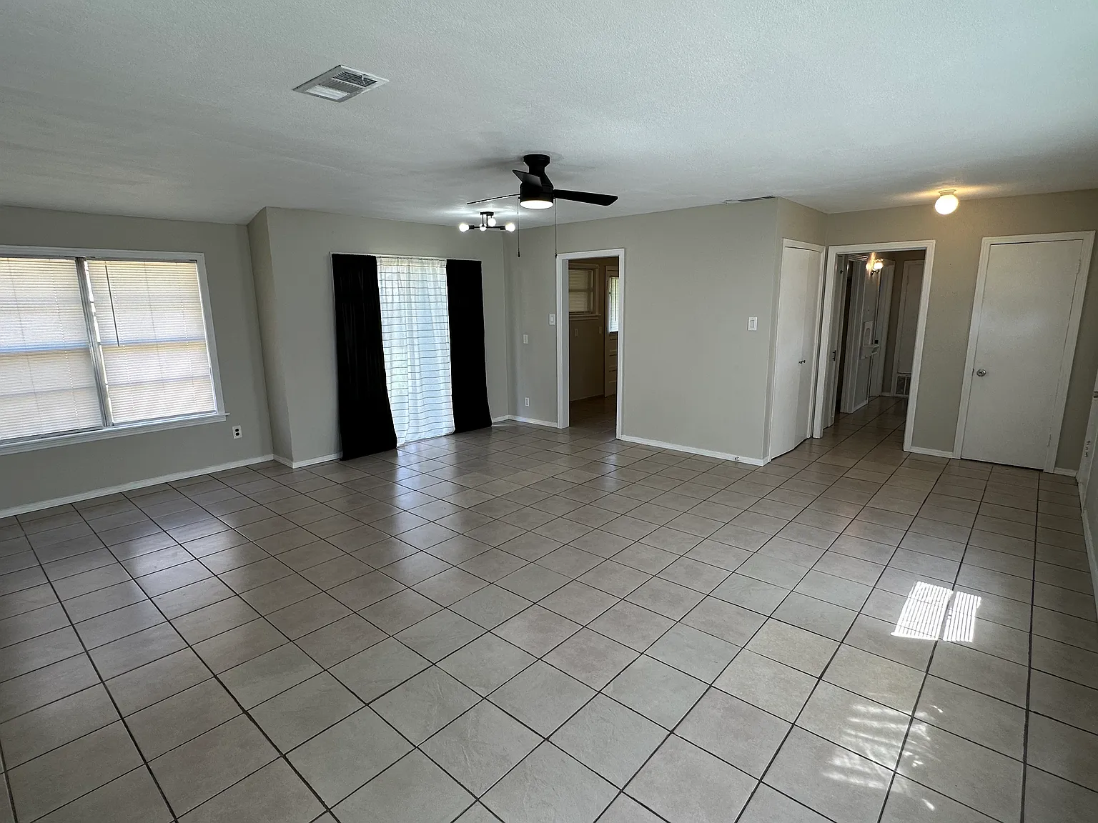 2 bed, 1030 sqft, $1,500 — Photo 3