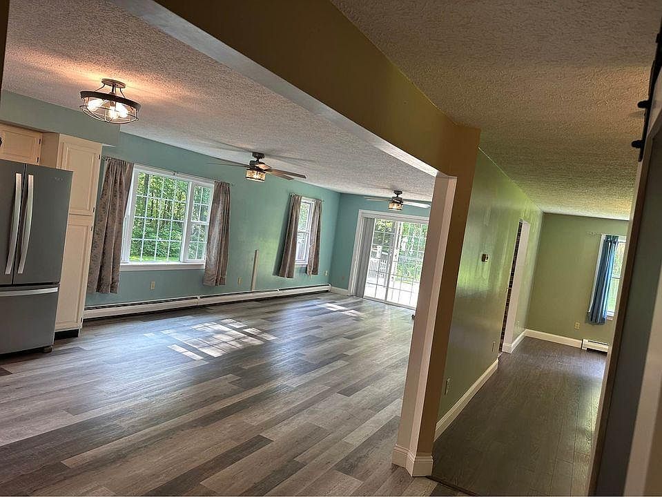 2nd image of 11 Cody Ln