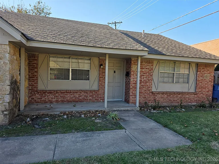 3329 E 47th Pl — Photo 2