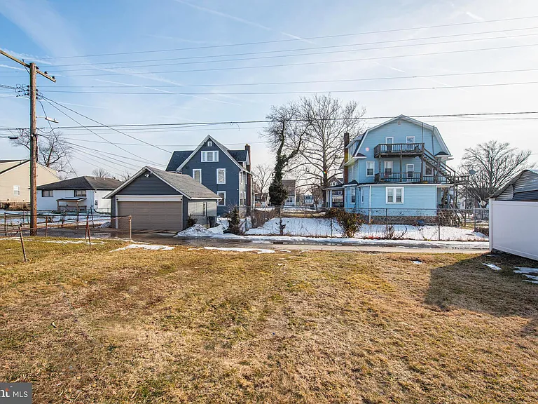 4021 Barrington Rd — Photo 37
