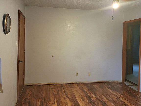 3rd image of 518 NE Arter Ave