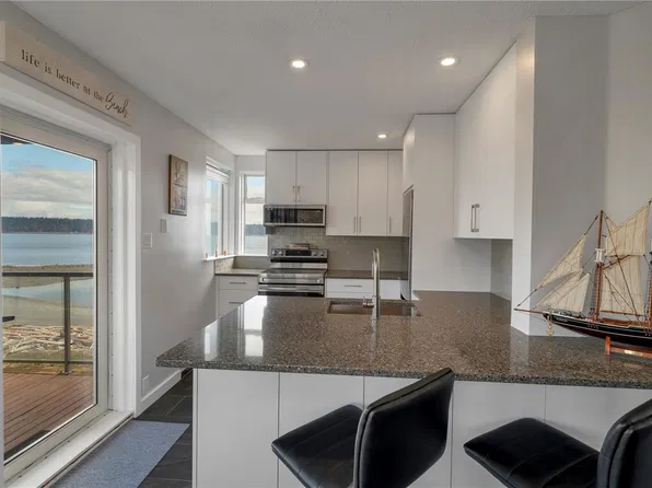 27 Island Hwy S #1401, Campbell River, BC V9W 1A2