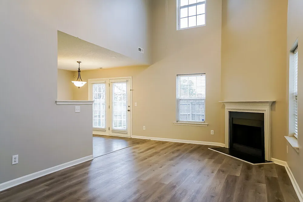 3 bed, 2.5 bath, 1449 sqft, $2,020 — Photo 4