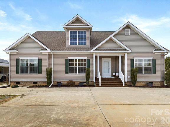 3rd image of 1131 Sikes Mill Rd