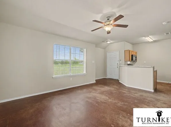 121 Lindas Creek Ln, Weatherford, TX 76088