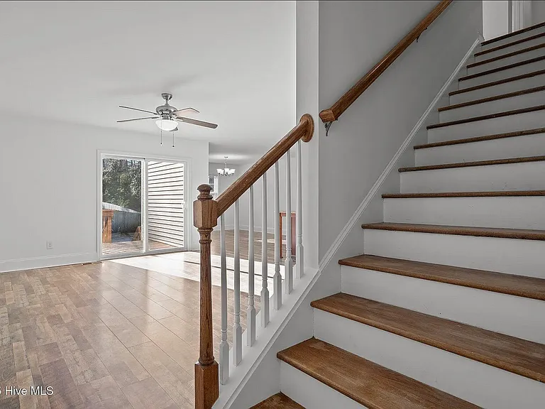 426 W Illinois Ave — Photo 3