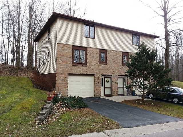 1st image of 10 Woodridge Trl